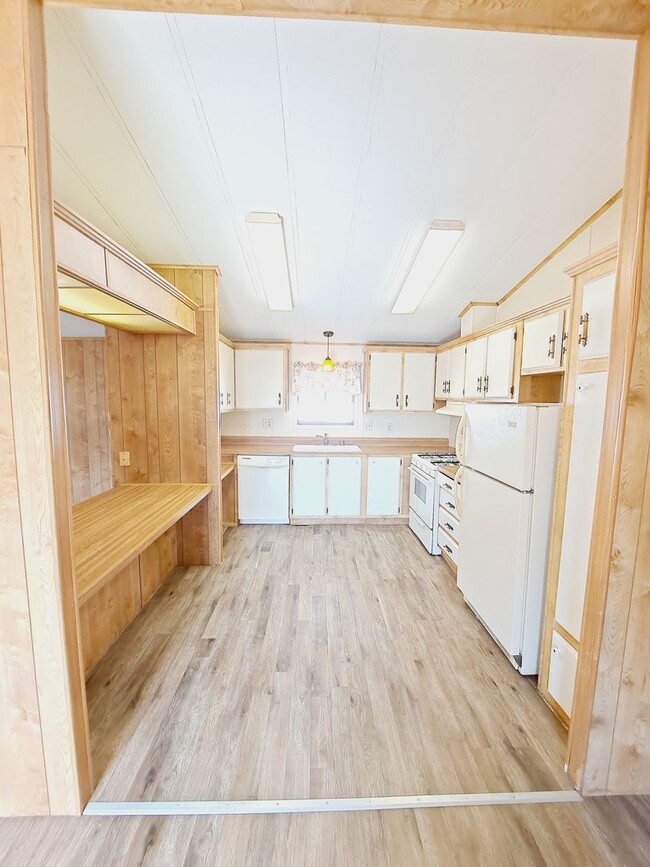 Building Photo - 2 Bedroom 2 Bathroom Trailer w/ Outdoor Sh...