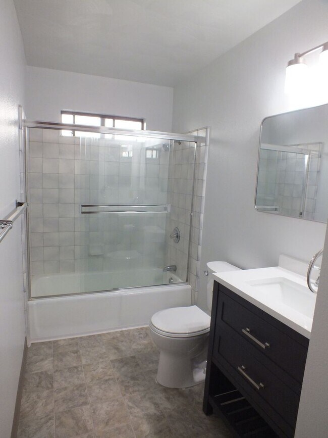 Building Photo - Cameron Park 2/2 1600 sf hidden gem!