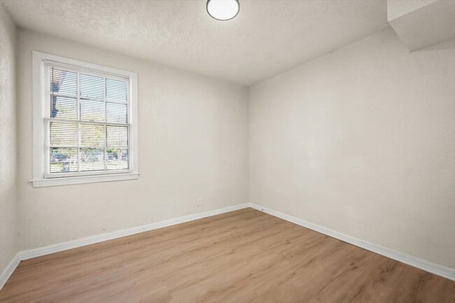 Building Photo - 981 McTyre Ct