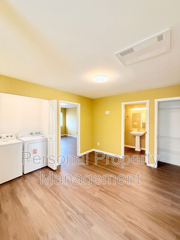 Building Photo - 5711 NE 74th Ct