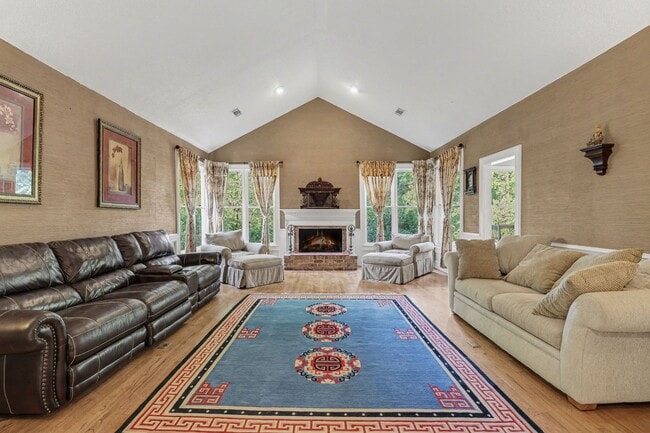 Building Photo - Two Levels. Two Kitchens. One Pool. East Cobb at $5,495/month