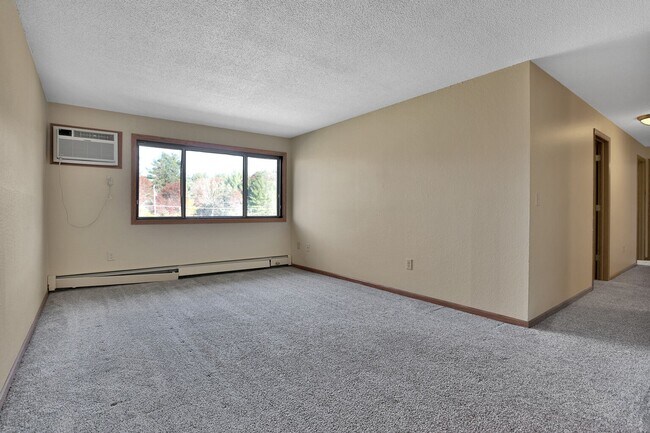 Building Photo - 6001 E Viking Blvd