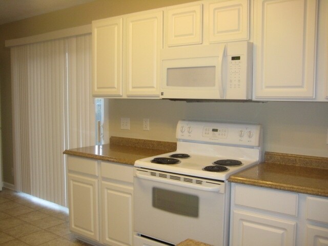 Building Photo - 2440 Pleasant Springs Ln