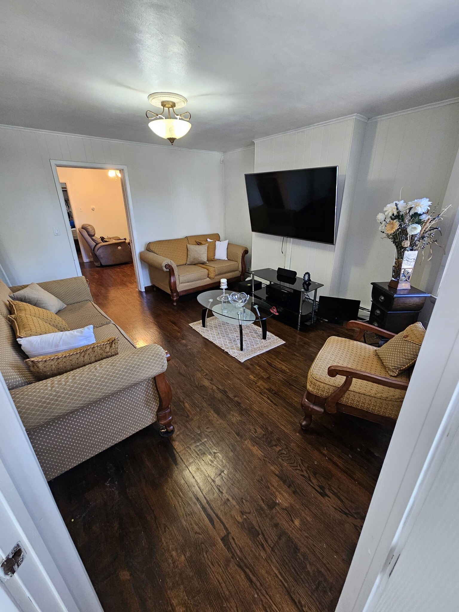 Living room - 4916 Park Ave