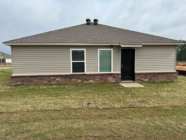 Building Photo - Now Pre-Leasing — Cozy 3-Bed, 2-Bath Home in Stagecoach Meadows