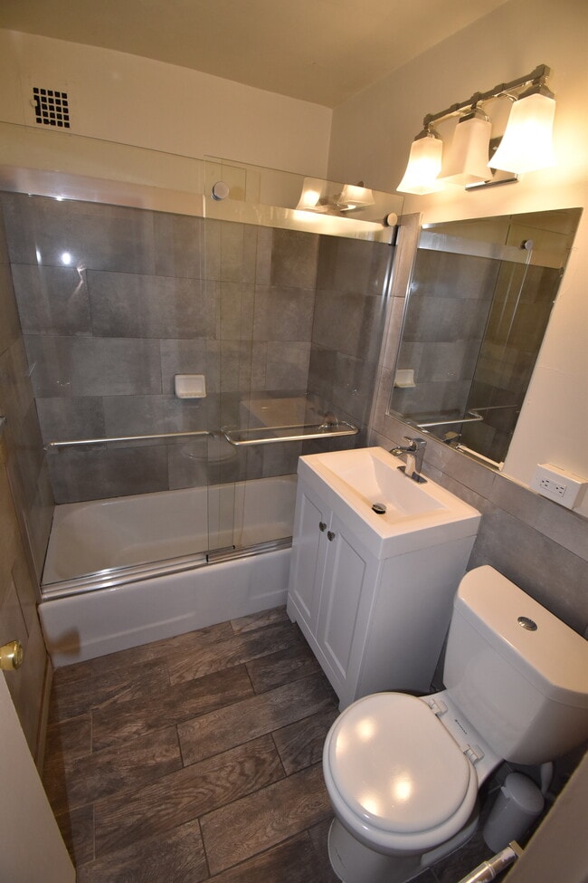 Building Photo - River Place #714-E