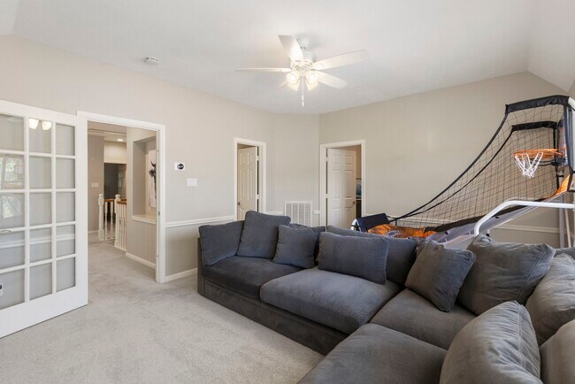 Building Photo - 10 Scenic Mill Pl