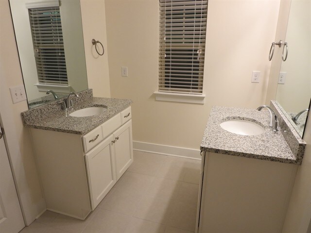 Building Photo - 1080 Adams Haven Bend