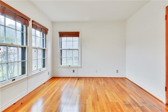 Building Photo - 2300 Rebel Rd