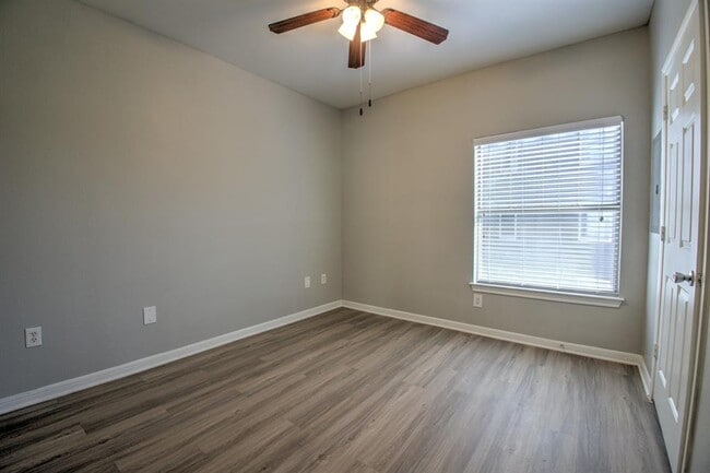 Building Photo - 2320 Gracy Farms Ln