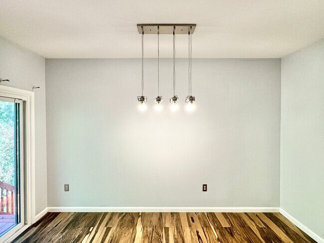 Building Photo - GORGEOUS COLONIAL IN WOODBRIDGE!