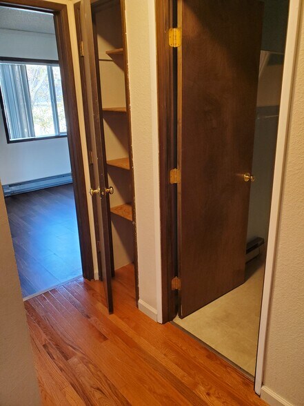 Hallway with linen closet - 3100 Ward Plz