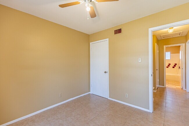 Building Photo - 4414 Valleybrook