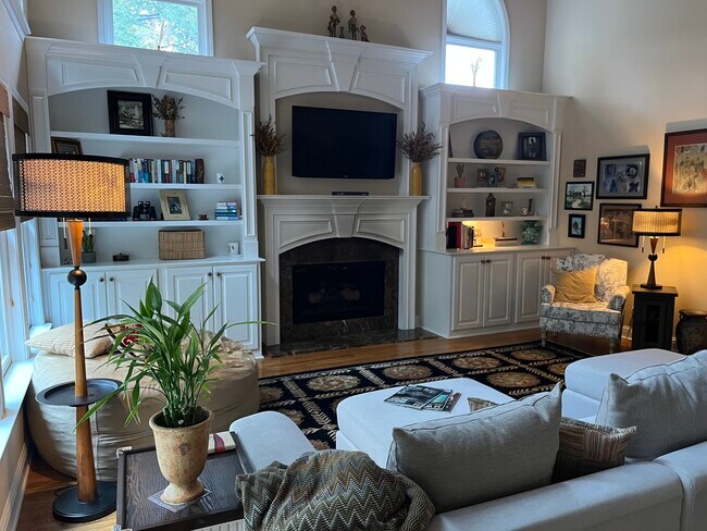 Building Photo - 201 Glenrise Ct