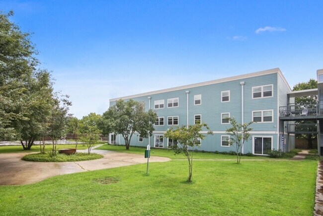 Building Photo - Renovated 1 Bed 1 Bath In Gentilly Area