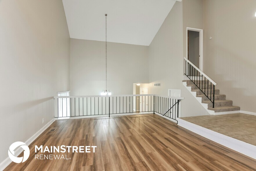 Building Photo - 1655 Woodman Dr