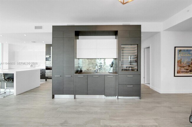 Building Photo - 701 N Fort Lauderdale Beach Blvd