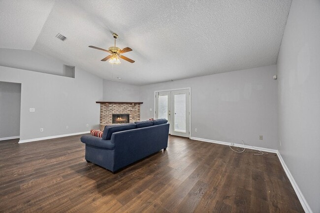 Building Photo - Gorgeous All-Brick San Jose Home!