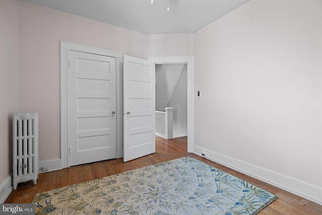 Building Photo - 1228 W 37th St
