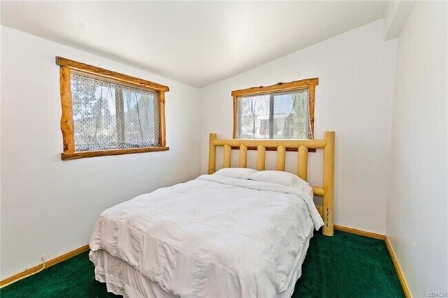 Building Photo - Cozy Cabin in the Woods