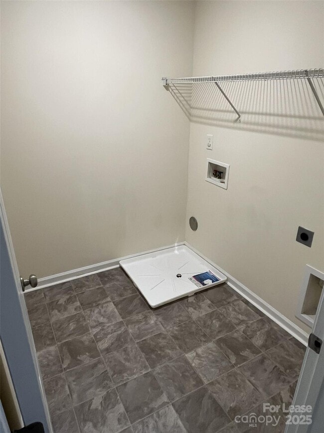 Building Photo - 242 Summit Park Ct