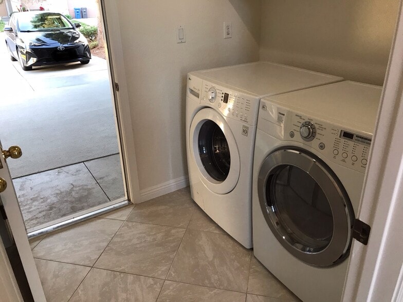 laundry room - 1736 Bluebird Ln