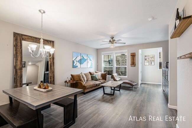 Building Photo - 1536 Castle Creek Cir