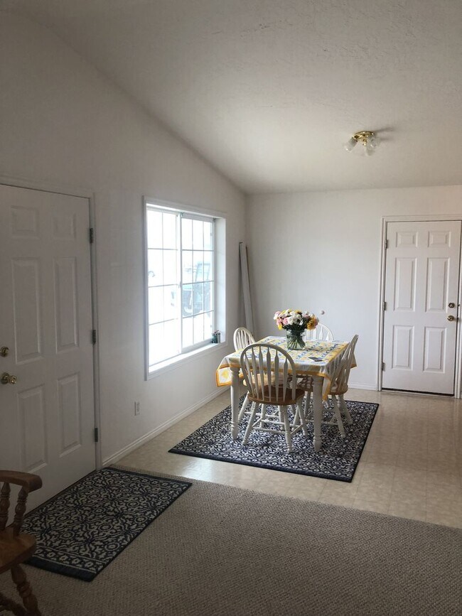 Building Photo - Cute Home For Rent In Rexburg