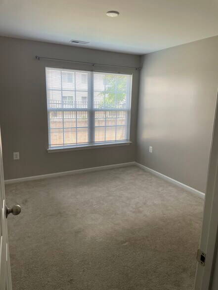 Second Room - 6425 Richmond Hwy