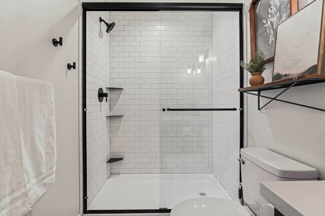 Building Photo - 44 S Sugar Ave