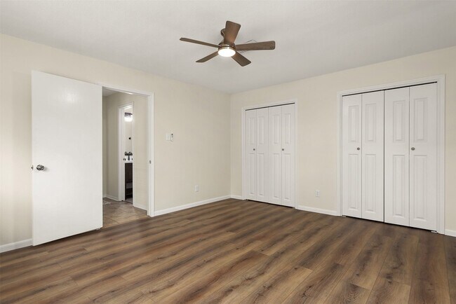 Building Photo - 831 Silverpines Rd