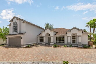 Building Photo - 2211 Surfside Blvd