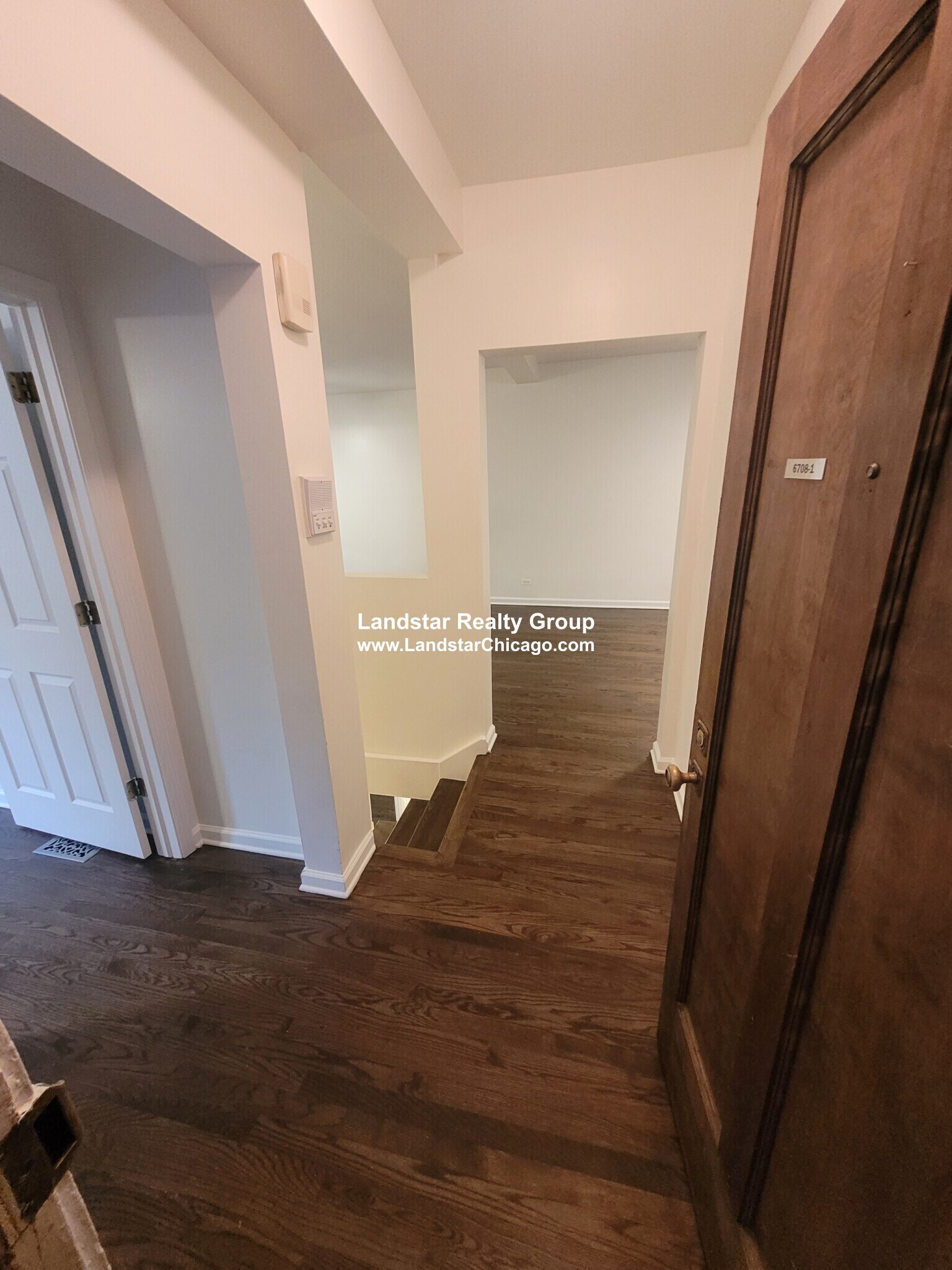 Building Photo - 6708 N Hermitage Ave