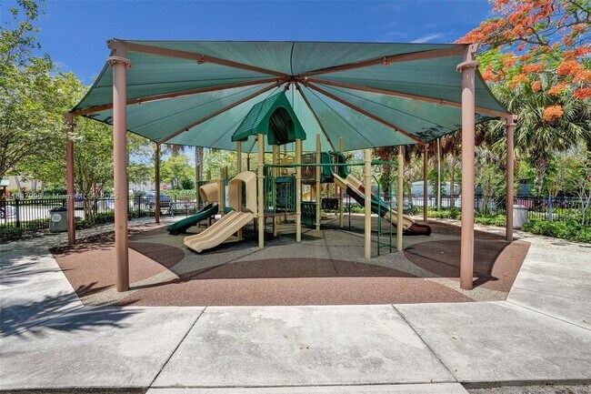 Building Photo - 805 Cypress Blvd