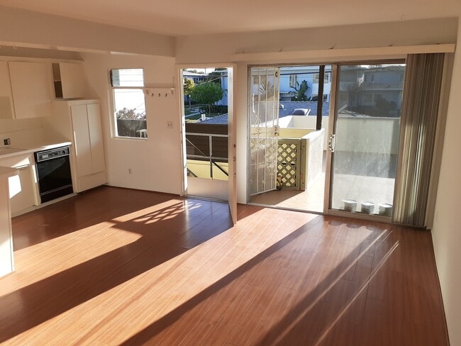 Sliding Glassdoor - 1514 Penmar Ave