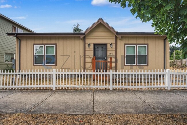 Building Photo - 4700 E 18th St