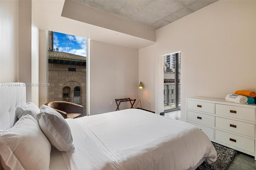 Building Photo - 151 SE 1st St