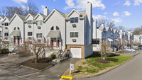 Building Photo - 925 Oronoke Rd