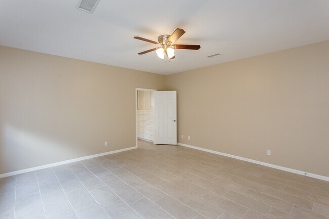 Building Photo - 1703 Plantation Dr