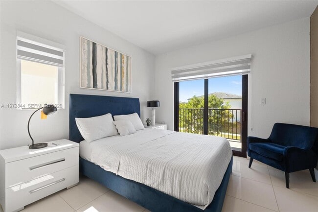 Building Photo - 206 NW 11th Ct