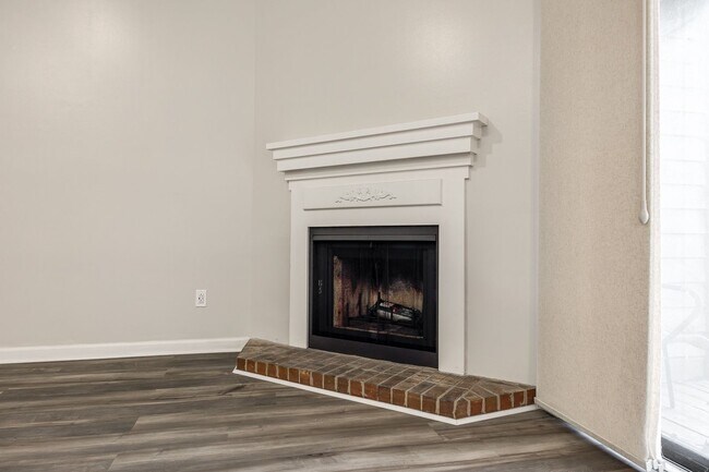 Building Photo - Beautifully remodeled one bedroom, one bath in Lake Wylie Woods!