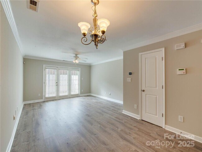 Building Photo - 1344 Green Oaks Ln