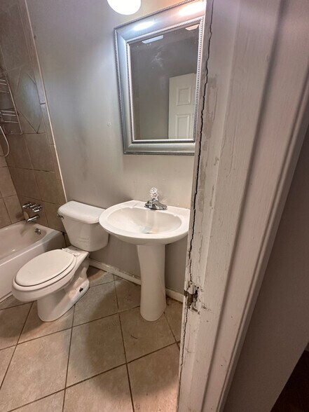 Building Photo - 10107 Coralwood Dr
