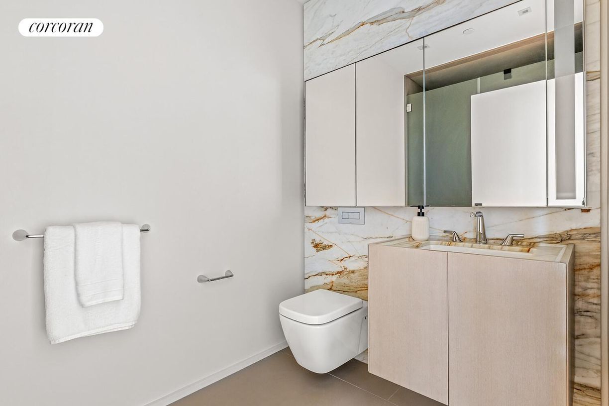 Building Photo - 121 E 22nd St