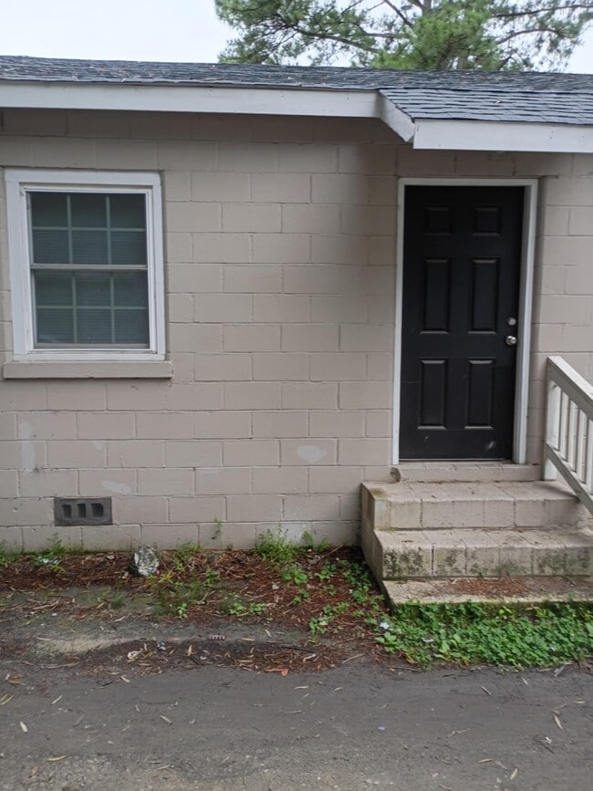 Building Photo - 803 Rountree Ave SE