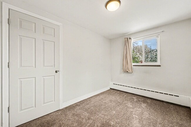 Building Photo - Charming 3-Bedroom Home with Garage & Fenced Yard – Great Location