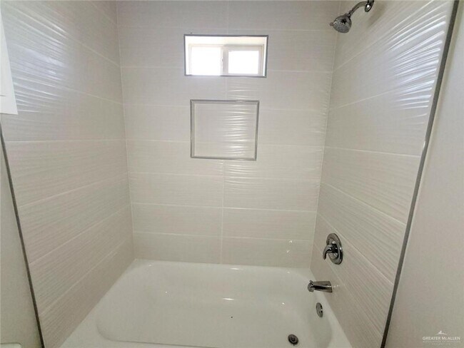 Building Photo - 5804 Sandpiper Ave