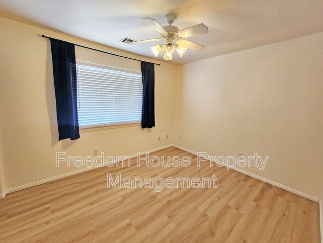 Building Photo - 3120 E Easy St
