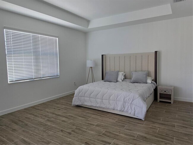Building Photo - 18334 Ridgeline Dr