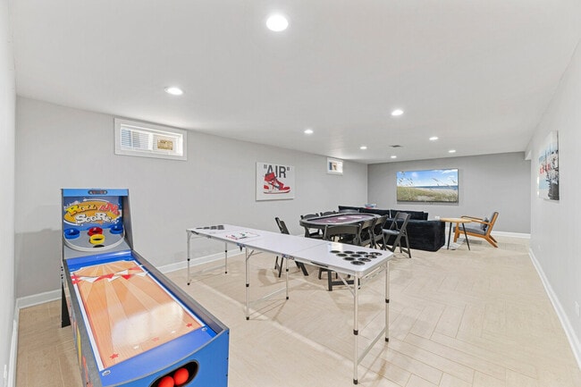 Building Photo - 3457 Main St